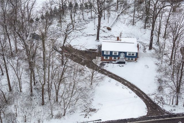 2221 Washington Rd, Upper St Clair, PA 15241