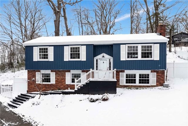 2221 Washington Rd, Upper St Clair, PA 15241