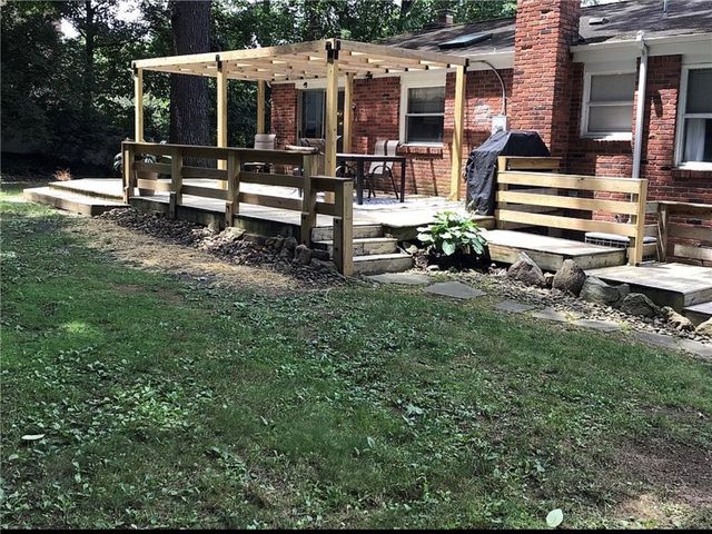 2221 Washington Rd, Upper St Clair, PA 15241