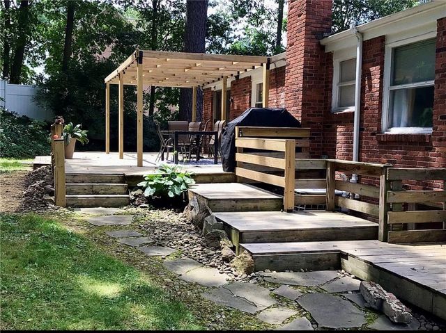 2221 Washington Rd, Upper St Clair, PA 15241