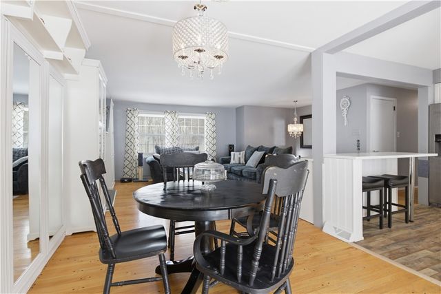 2221 Washington Rd, Upper St Clair, PA 15241