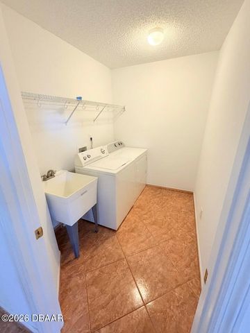 720 W Taylor Road W, Deland, FL 32720
