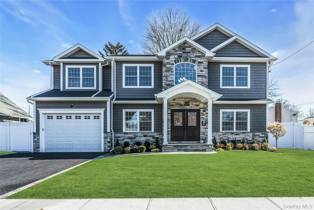 9 Briggs Street, Hicksville, NY 11801