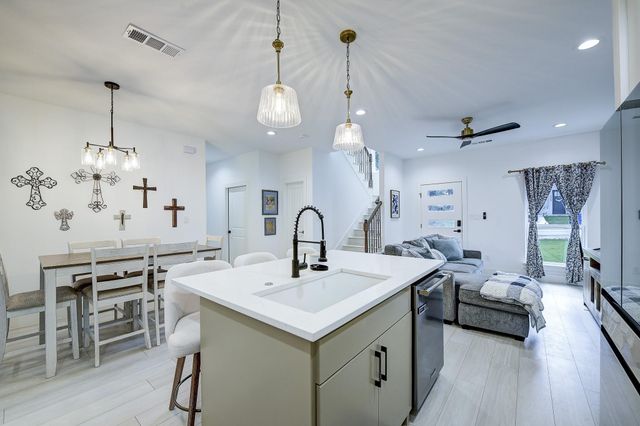 5807 Black Pine Circle, Granbury, TX 76048