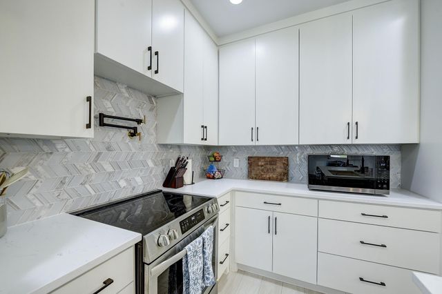 5807 Black Pine Circle, Granbury, TX 76048