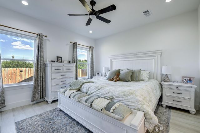 5807 Black Pine Circle, Granbury, TX 76048