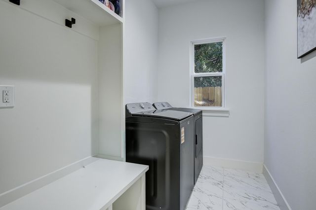 5807 Black Pine Circle, Granbury, TX 76048