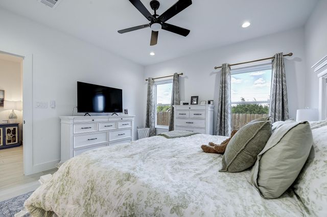 5807 Black Pine Circle, Granbury, TX 76048