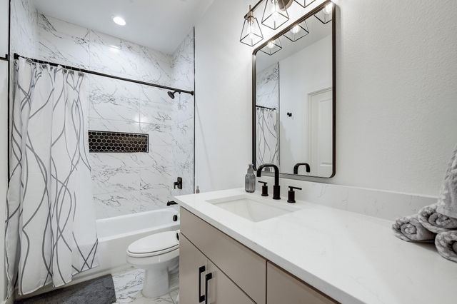 5807 Black Pine Circle, Granbury, TX 76048