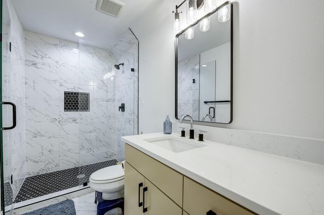 5807 Black Pine Circle, Granbury, TX 76048