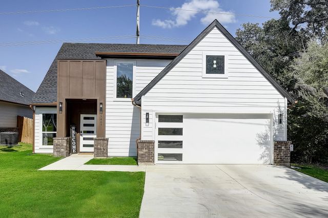 5807 Black Pine Circle, Granbury, TX 76048