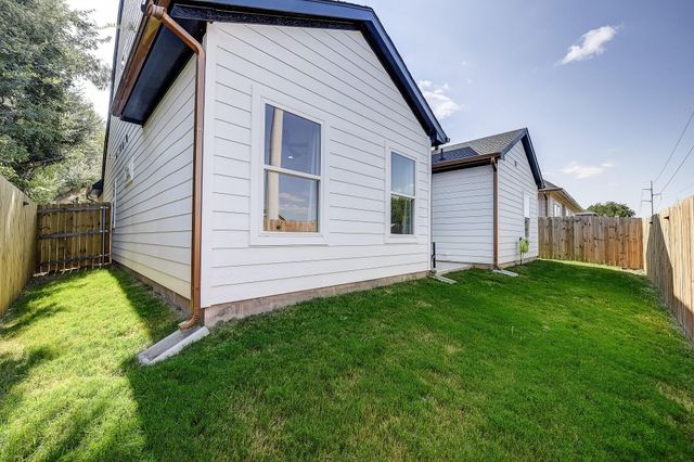 5807 Black Pine Circle, Granbury, TX 76048