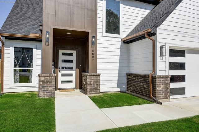 5807 Black Pine Circle, Granbury, TX 76048