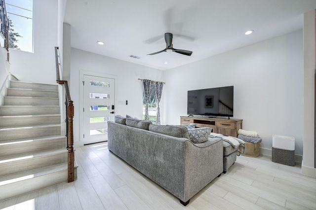 5807 Black Pine Circle, Granbury, TX 76048