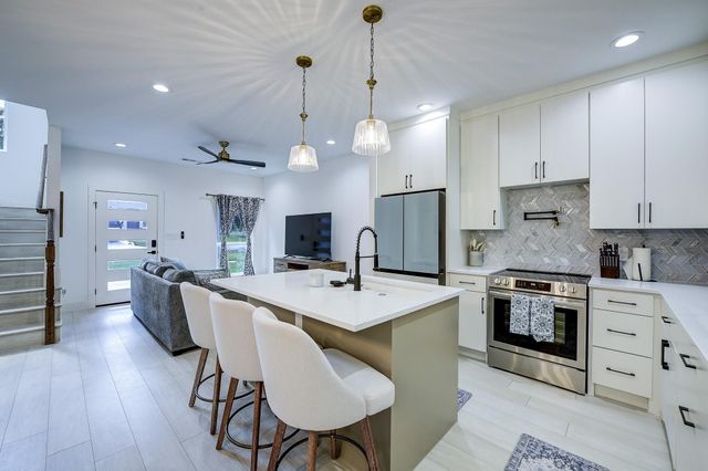 5807 Black Pine Circle, Granbury, TX 76048