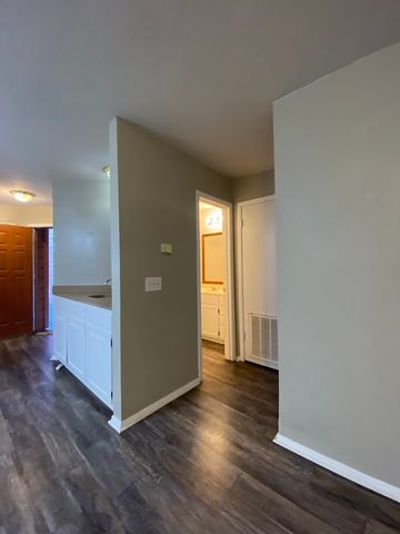 1305 West Villa Maria Road E102, Bryan, TX 77801