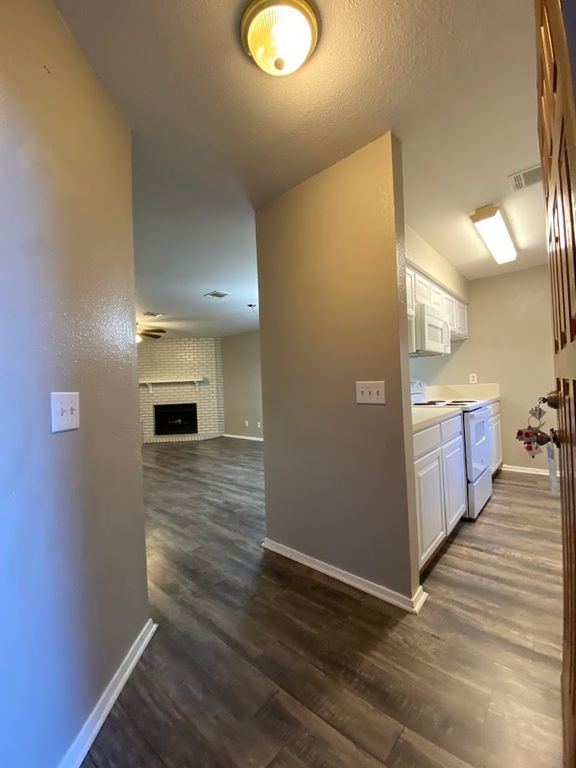 1305 West Villa Maria Road E102, Bryan, TX 77801 — photo 2