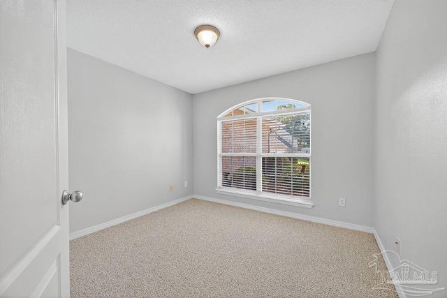 6437 Sarasota St, Pensacola, FL 32526