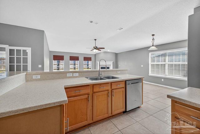 6437 Sarasota St, Pensacola, FL 32526