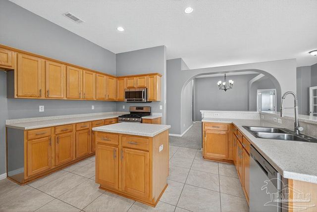 6437 Sarasota St, Pensacola, FL 32526