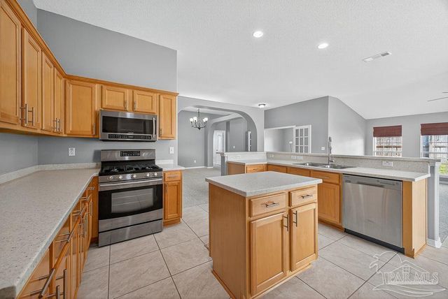 6437 Sarasota St, Pensacola, FL 32526