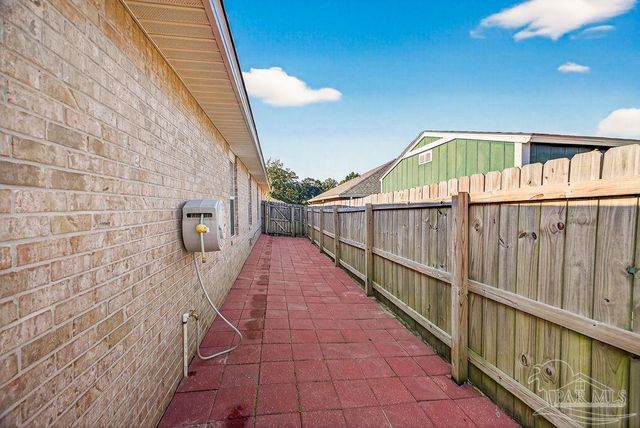 6437 Sarasota St, Pensacola, FL 32526