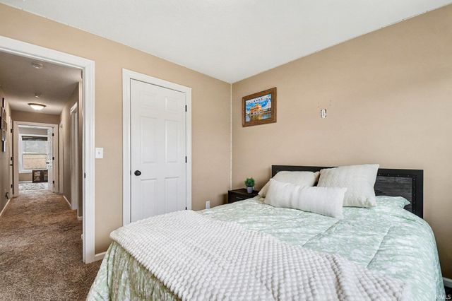 18340 Barrington Drive, New Paris, IN 46553