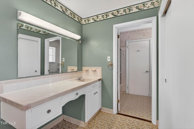 228 Sioux Road, Bristol, VA 24201