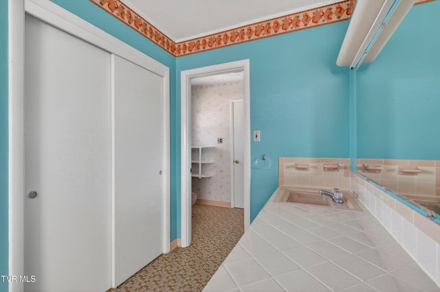 228 Sioux Road, Bristol, VA 24201