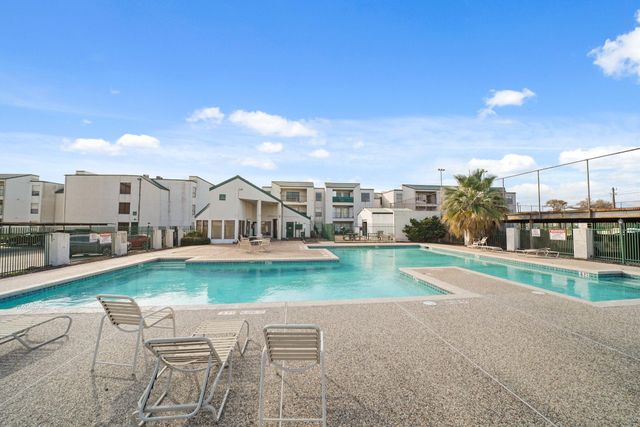 2824 S Bartell Drive 212, Houston, TX 77054