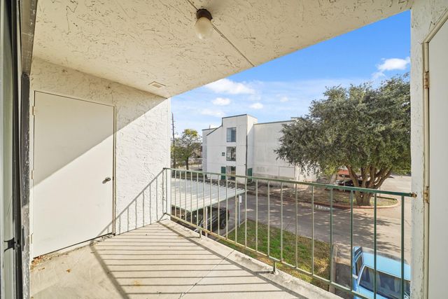 2824 S Bartell Drive 212, Houston, TX 77054