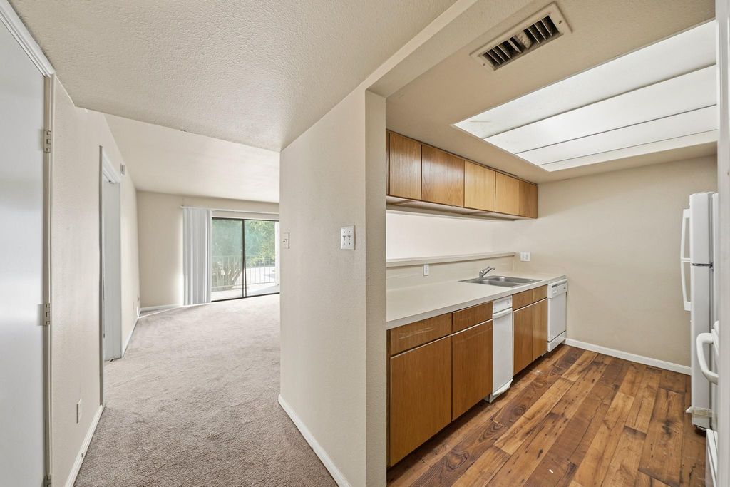 2824 S Bartell Drive 212, Houston, TX 77054