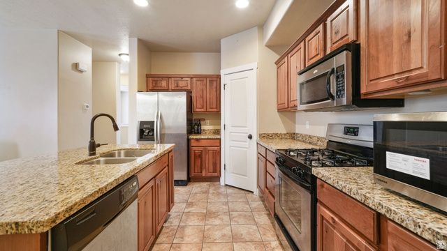 3075 S CREWS HILL COURT CT, West Valley City, UT 84120