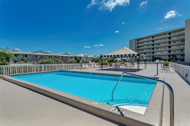 801 Lake Shore Drive 403, Lake Park, FL 33403