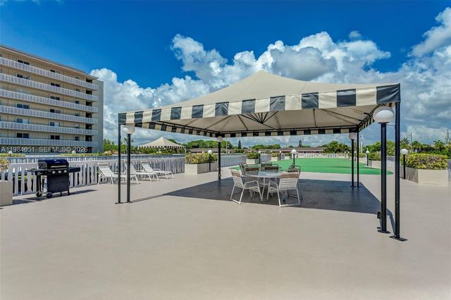 801 Lake Shore Drive 403, Lake Park, FL 33403