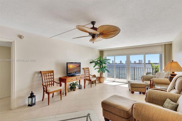 801 Lake Shore Drive 403, Lake Park, FL 33403