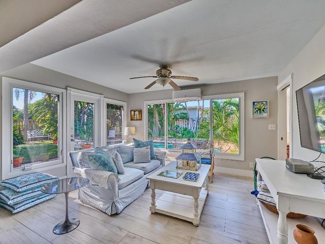 301 NW 3rd Court, Boca Raton, FL 33432