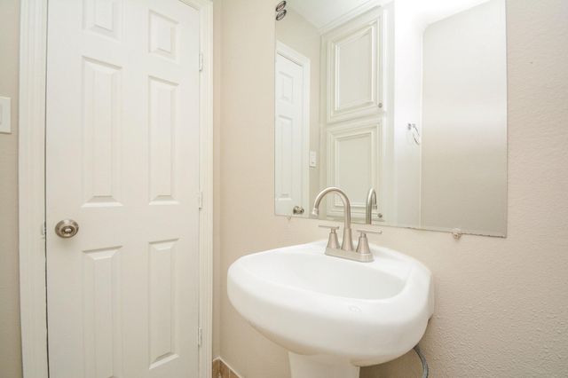 6018 Collingsworth Street 1, Houston, TX 77026