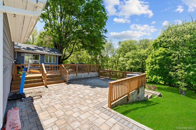2463 N Pine Grove Court, Yorktown Heights, NY 10598