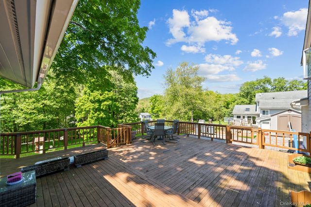 2463 N Pine Grove Court, Yorktown Heights, NY 10598