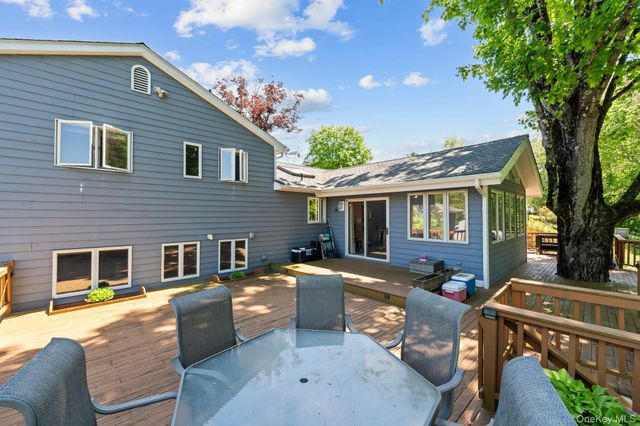 2463 N Pine Grove Court, Yorktown Heights, NY 10598