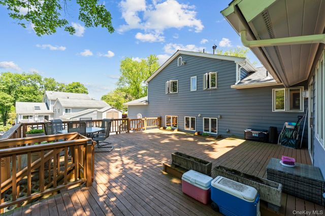 2463 N Pine Grove Court, Yorktown Heights, NY 10598