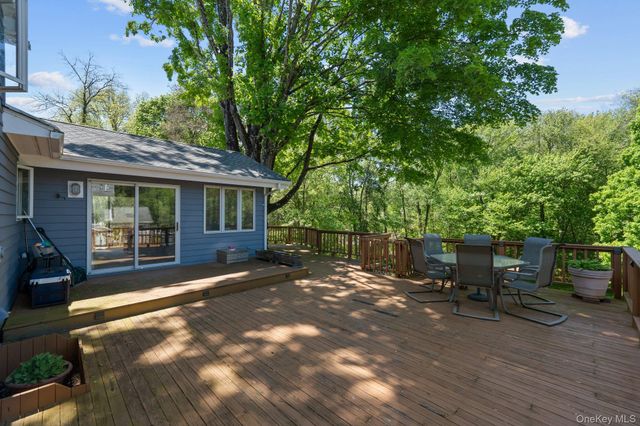 2463 N Pine Grove Court, Yorktown Heights, NY 10598