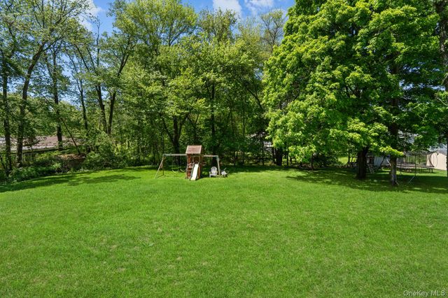 2463 N Pine Grove Court, Yorktown Heights, NY 10598