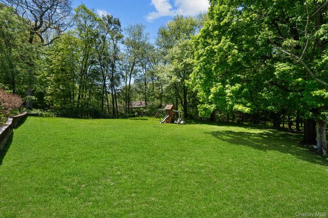 2463 N Pine Grove Court, Yorktown Heights, NY 10598