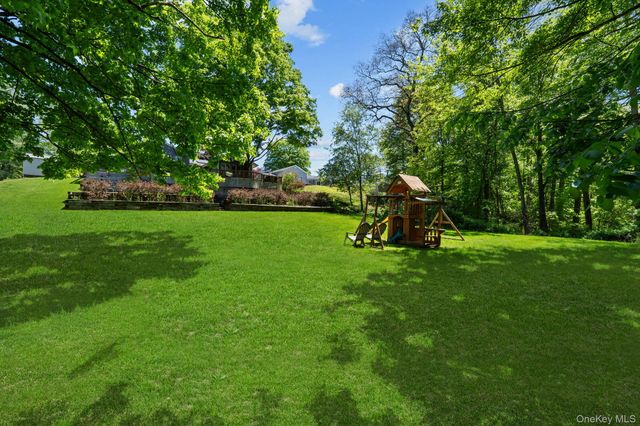 2463 N Pine Grove Court, Yorktown Heights, NY 10598