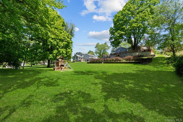 2463 N Pine Grove Court, Yorktown Heights, NY 10598