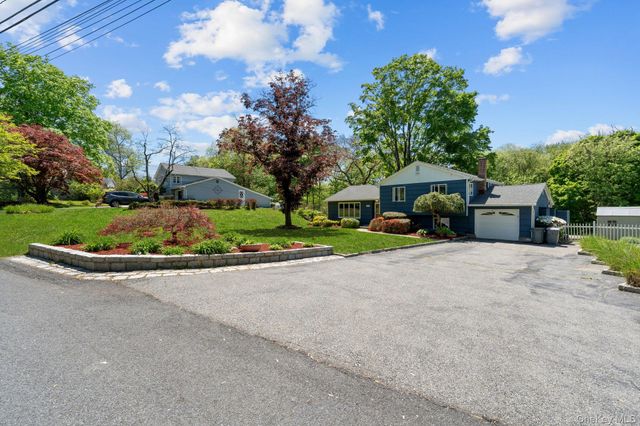 2463 N Pine Grove Court, Yorktown Heights, NY 10598