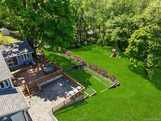 2463 N Pine Grove Court, Yorktown Heights, NY 10598
