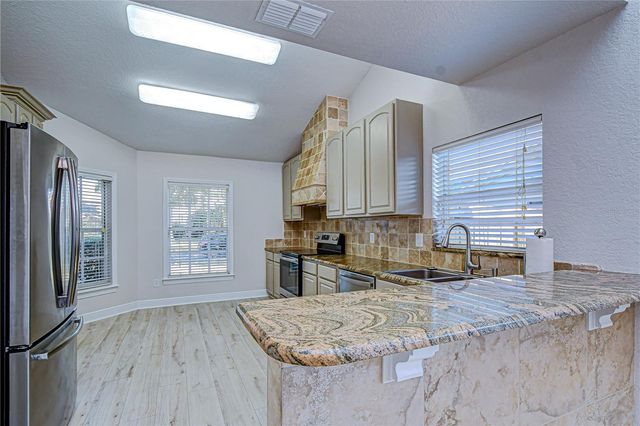 8756 HAMPDEN DRIVE, Tampa, FL 33626